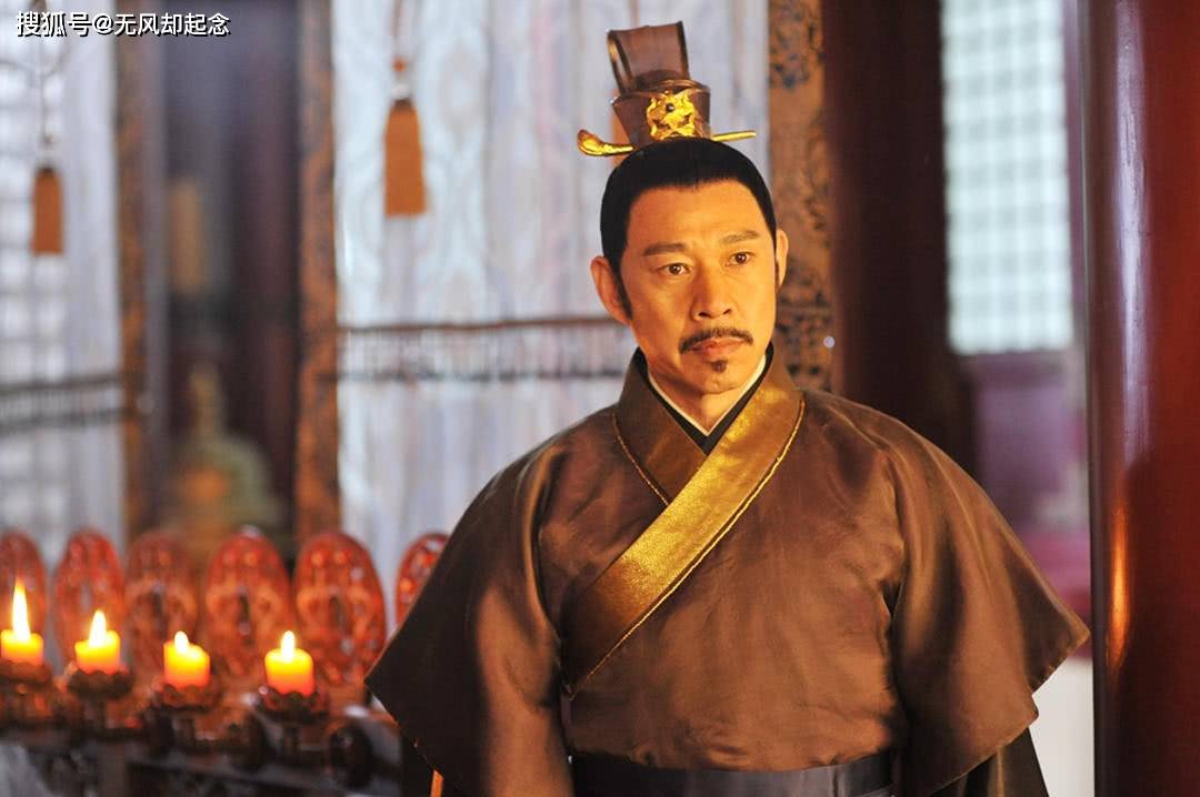 
        李建成深夜宴请李世民，李世民在宴会上喝酒后吐血数升，李渊知道后反应很微妙，对李世民说："你还是去洛阳吧。</p><p>"