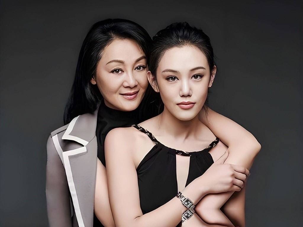 王姬现状：在美国生活女儿女婿住北京旧房坚持照顾33岁病儿子