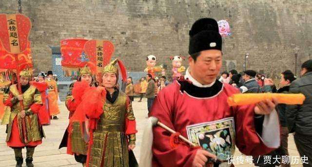 
        朱元璋修族谱，大臣引经据典说他是朱熹后代，朱元璋为何不承认？