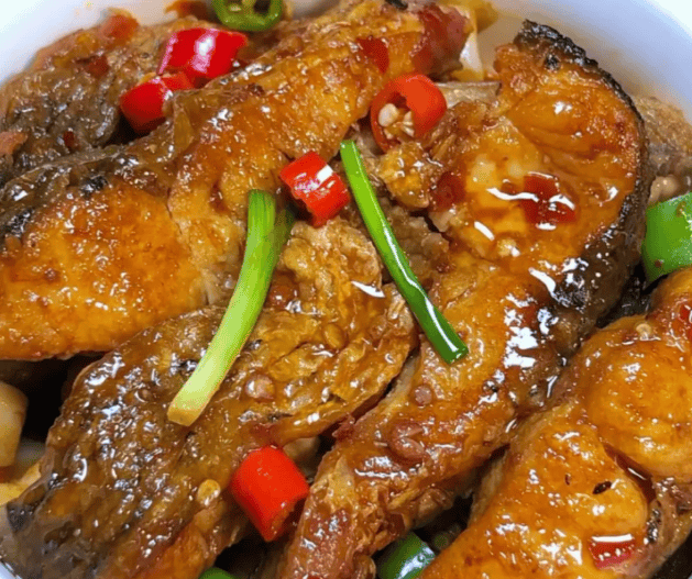 豆瓣酱炒出红油底味，啤酒焖烧成就红亮家常啤酒鱼