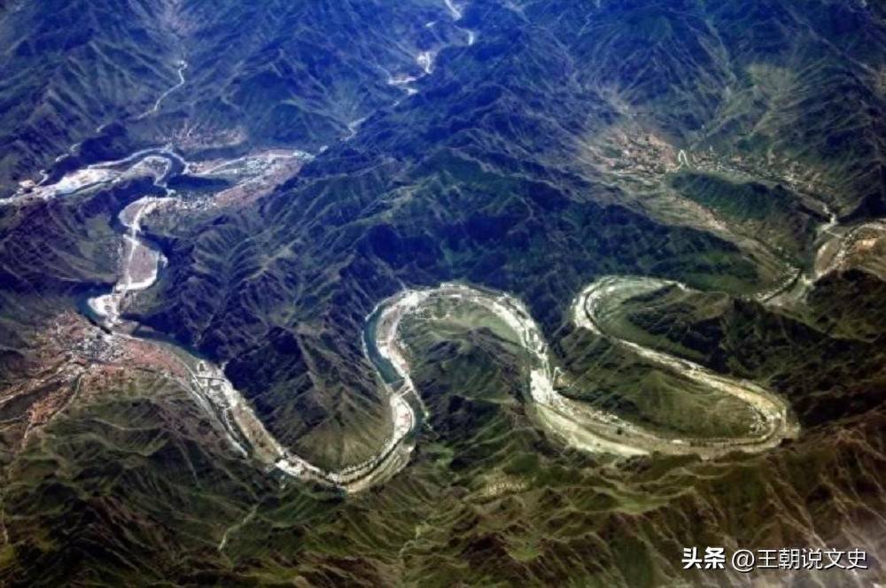 
        刘伯温斩尽天下龙脉，为何放过长白山龙脉？刘伯温：保命最要紧