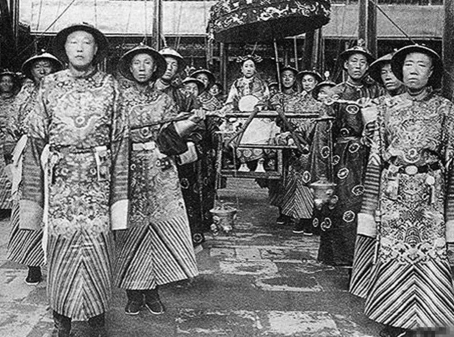 
        清朝封建思想的历史地位与现实意义是什么呢？