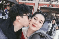 张若昀拍的唐艺昕与女儿
