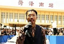 他曾是烧烤摊主，一首歌10天涨粉千万，如今已经唱遍62座城市