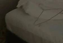 浓烈恶臭从20岁女孩房间飘出，房东和邻居多次敲门无果后报警！父母面对女儿惨状心碎……紧急提醒