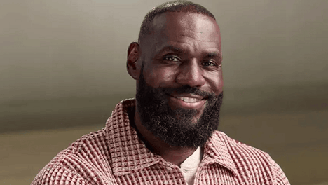 吴谦少将新任国防武官