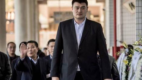 阿德尔曼走了，姚明发文送行！3天内4位名人离世，属于我们的黄金时代正在落幕