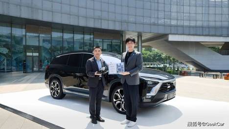 一手把「大三排」拉入纯电时代的那台车，要来革「大五座」的命了