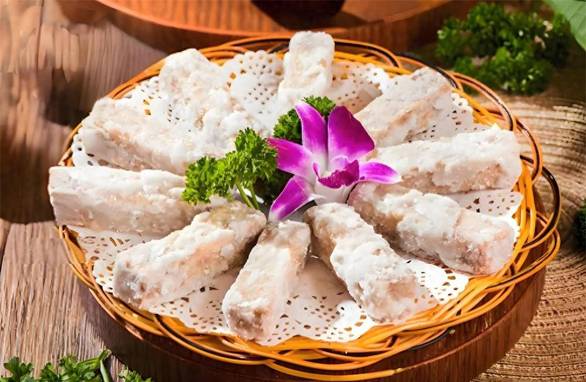 秀晶凉鞋卡到排水洞了