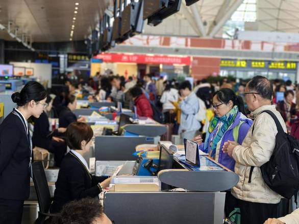 金价大跌商家称不如上涨时卖得好