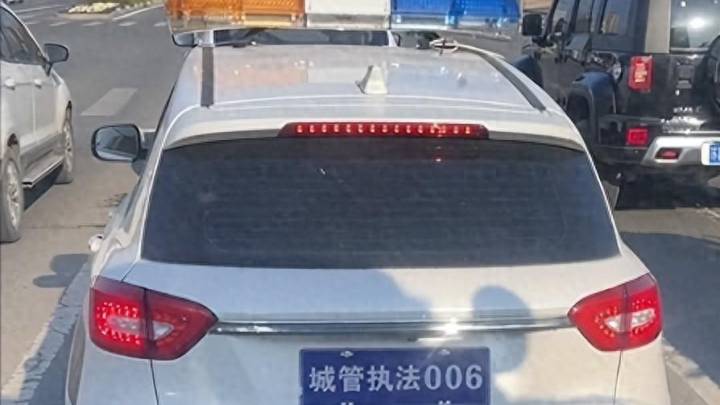 城管车挂城管执法006是否合规?