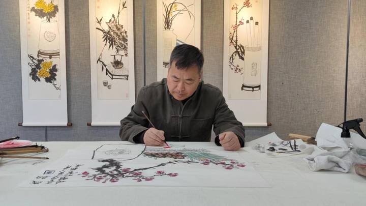 三门峡市非遗画家的作品《庆龙年》你喜欢吗?