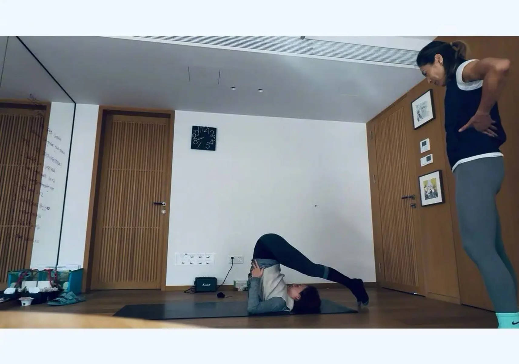 孙俪晒瑜伽照身体灵活柔韧性超好!拉伸翻滚状态佳