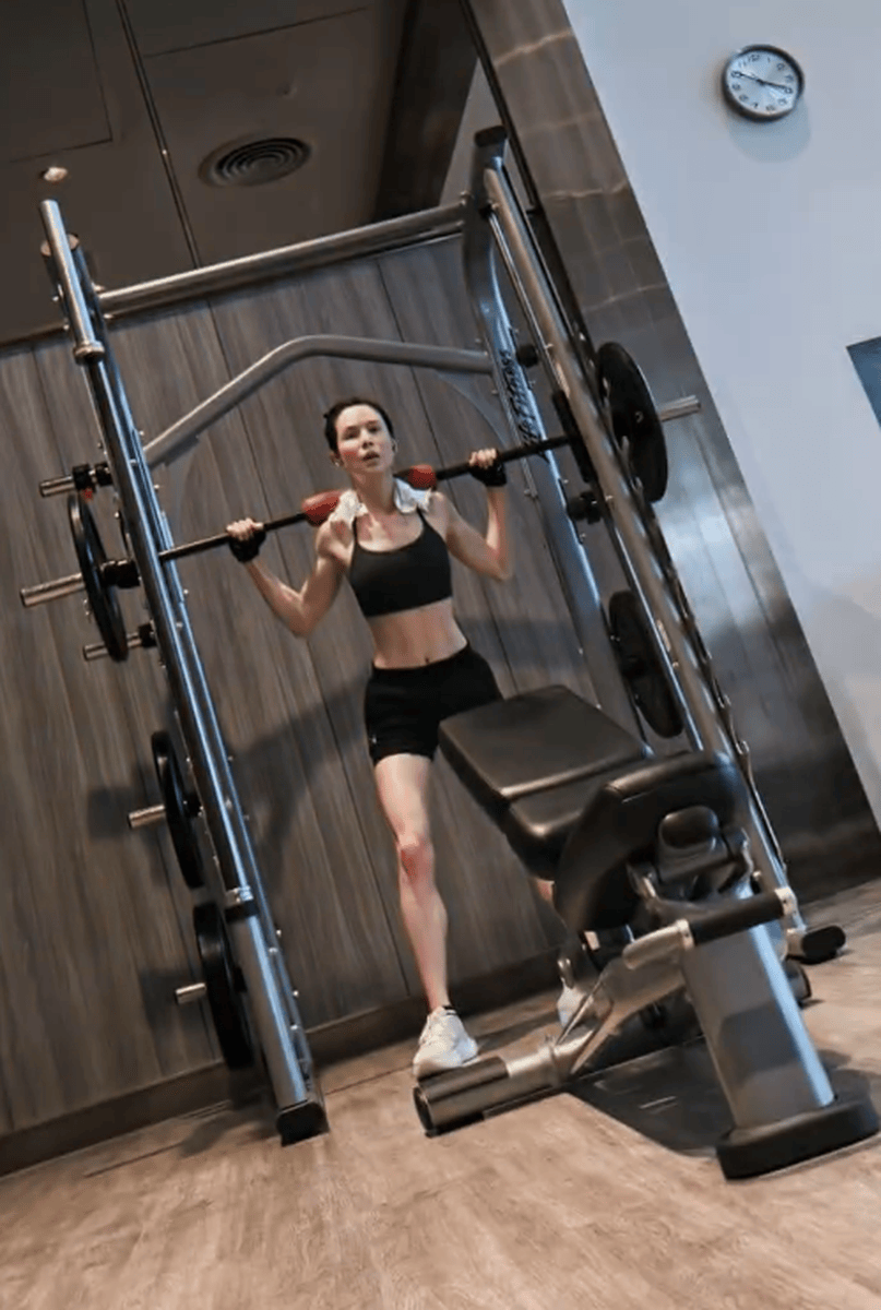 李若彤更新健身日常照!展示肌肉线条力量感拉满