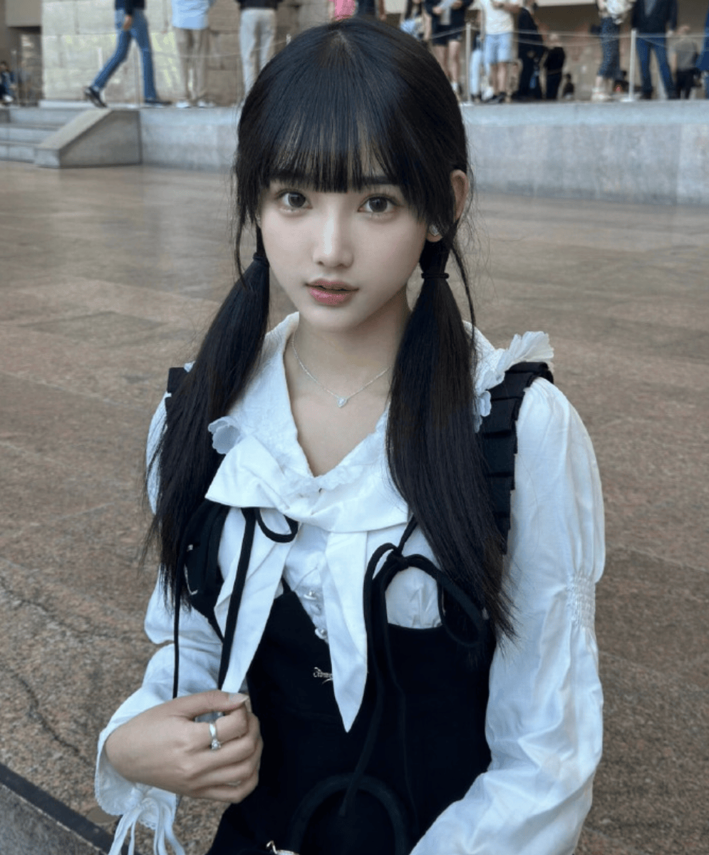 林俊杰女友七七日常美照释出 神态灵动身材诱人