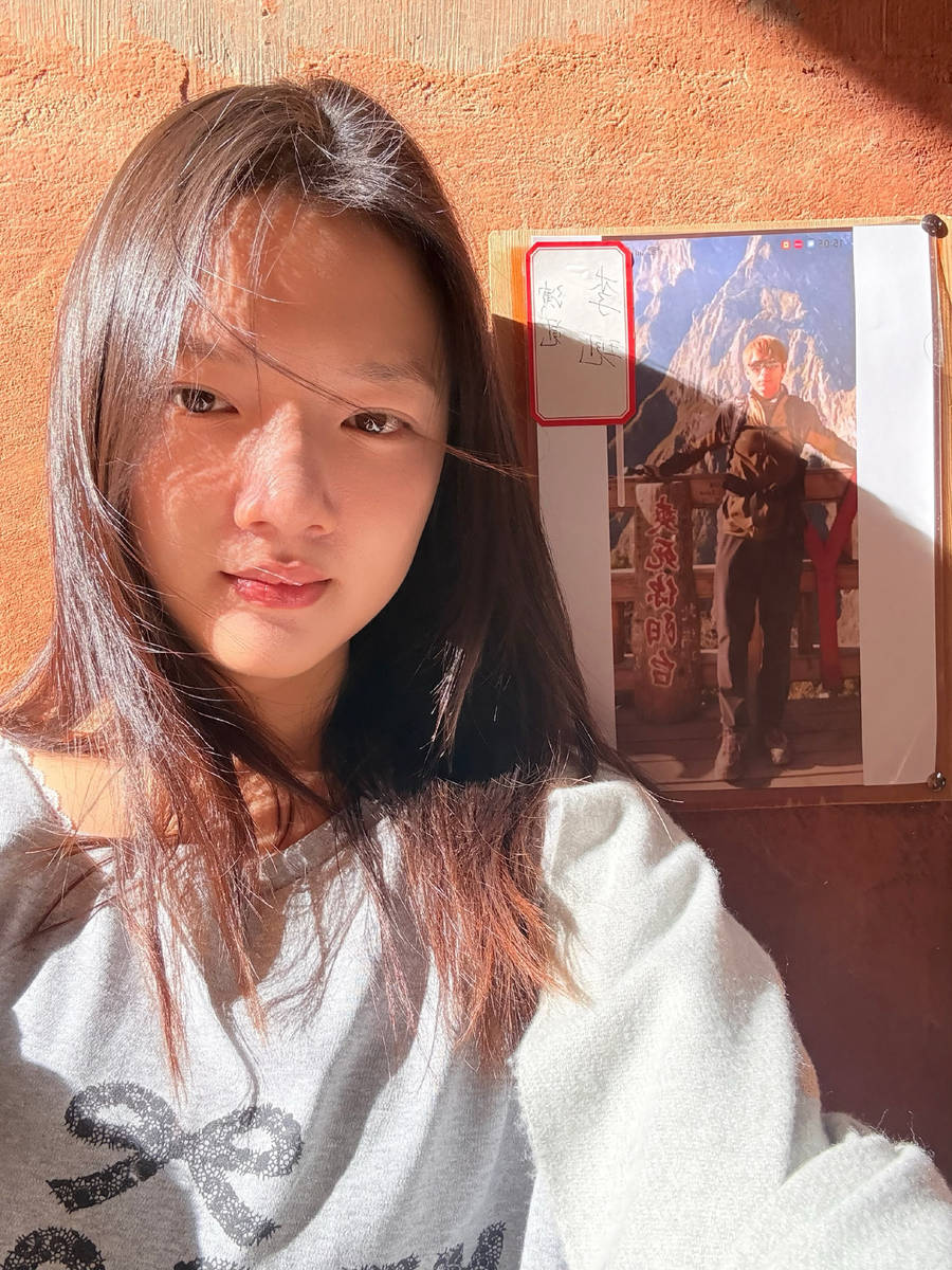 任敏把户外野攀玩成蹦极了！秒变女版“蜘蛛侠”