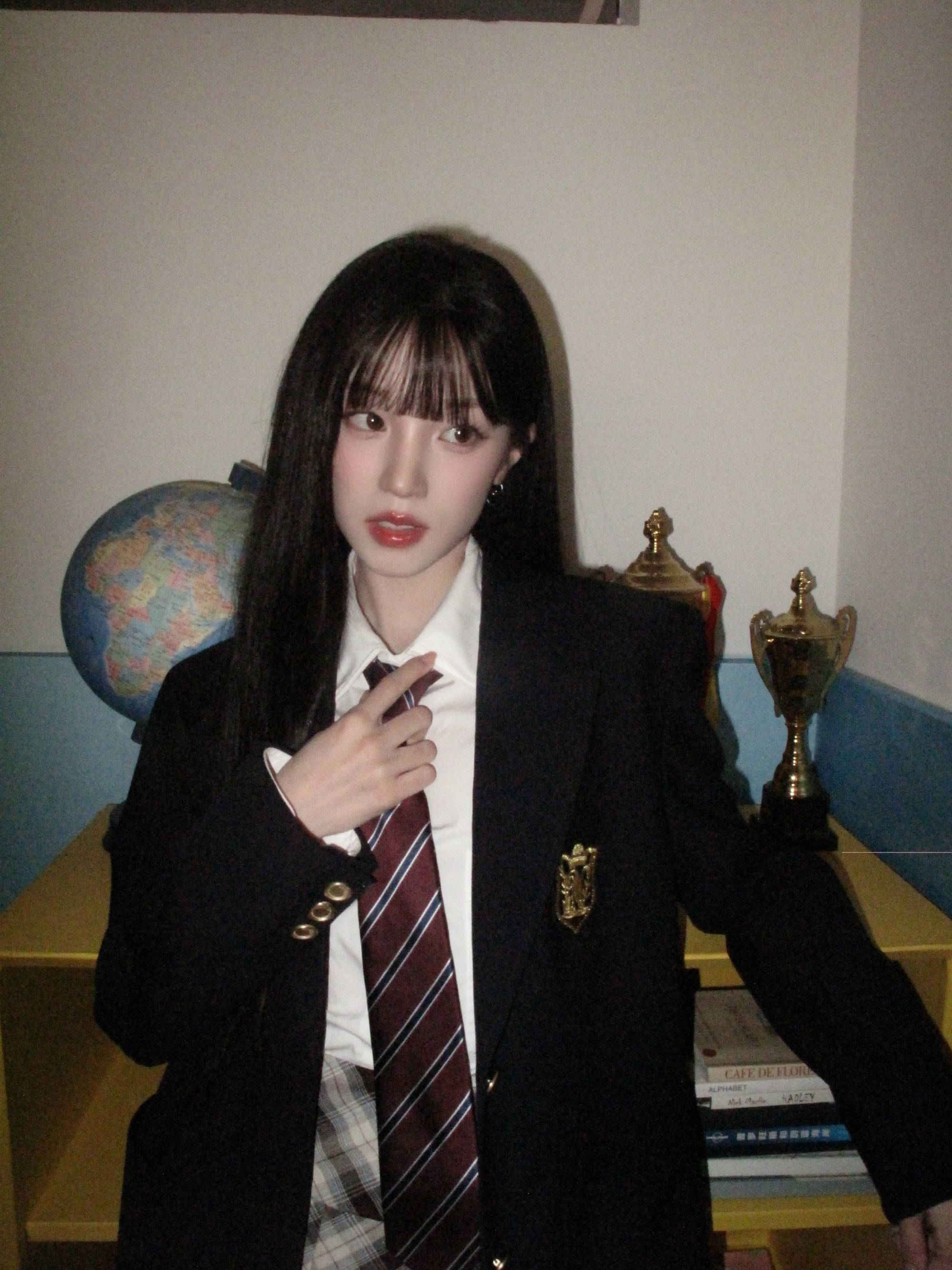 宋雨琦化身校园清冷感学姐！黑长直发型又美又飒