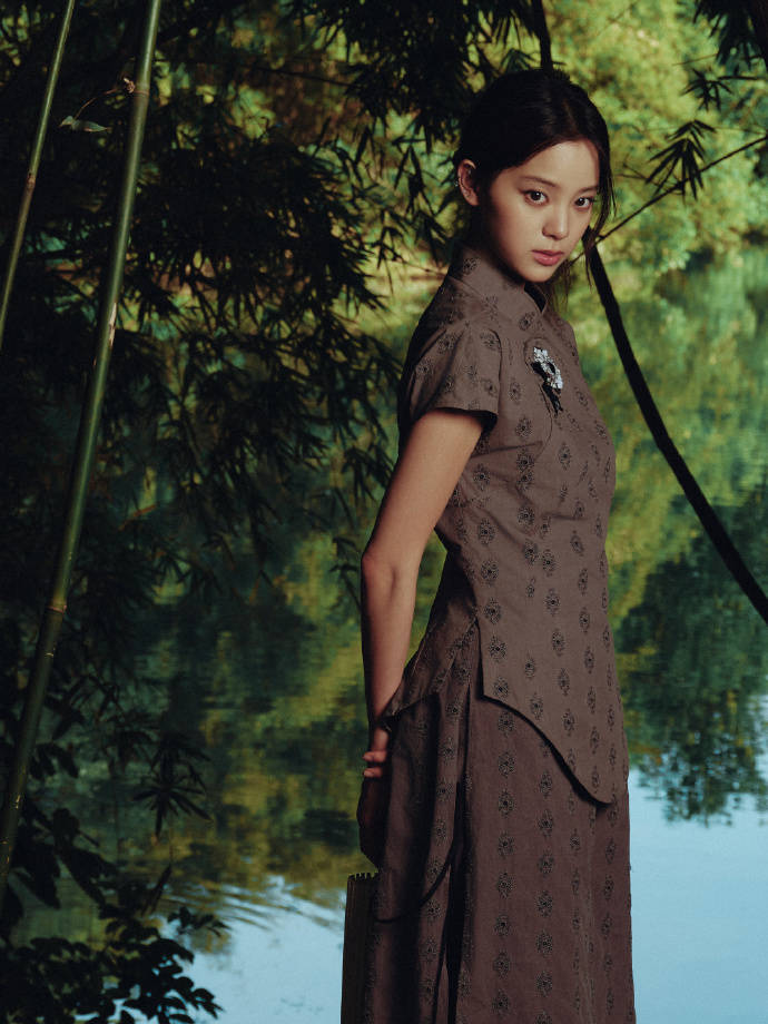 欧阳娜娜新中式旗袍造型 温婉古典尽显东方诗意