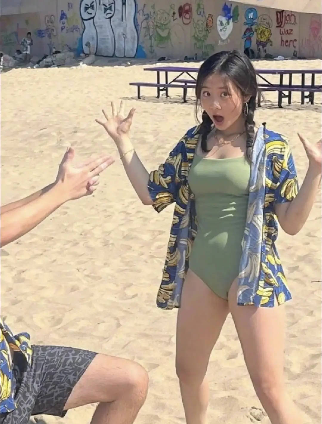 黄多多海边比基尼照曝光！秀曼妙身姿少女感十足