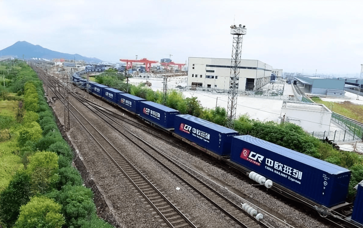 原创为什么高铁的座位有ABCDF，却唯独没有E？看完终于明白了！