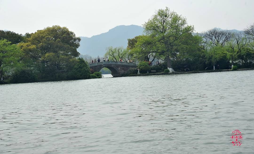 游西湖观钱塘江大桥 周鸣天