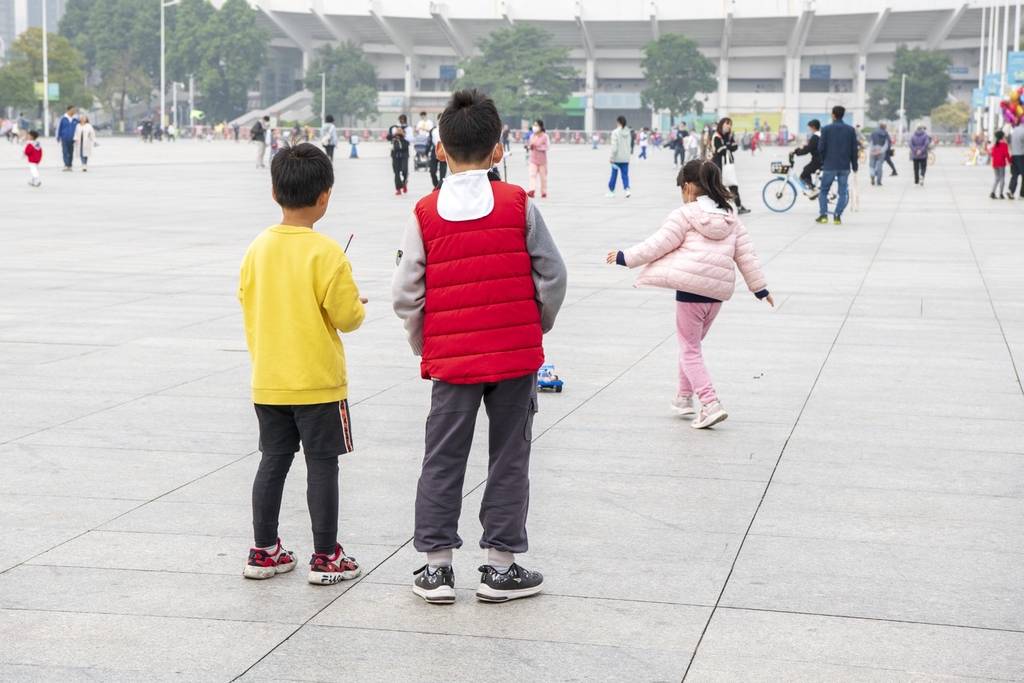 福建泉州号召党员干部生三孩，为何让人觉得别扭