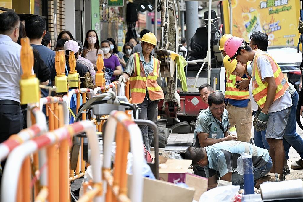 赴香港做建筑工月薪3萬月休9天，搞清全貌再說羨慕