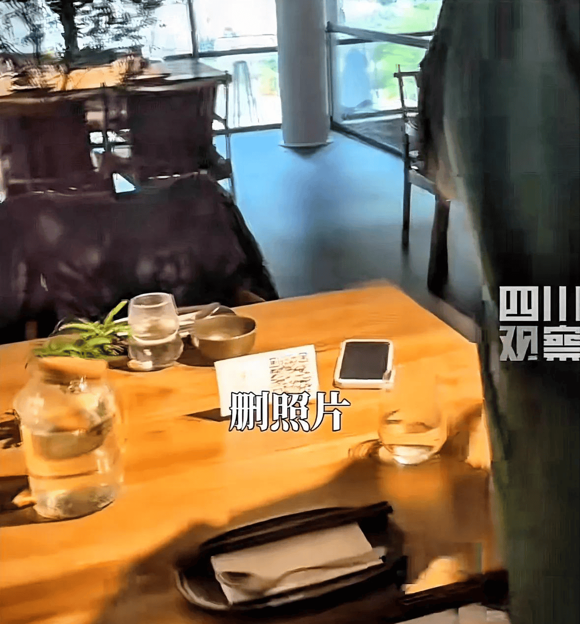 女子劝阻男子抽烟反被扔烟头，警方回应惹争议，女子：不接受道歉