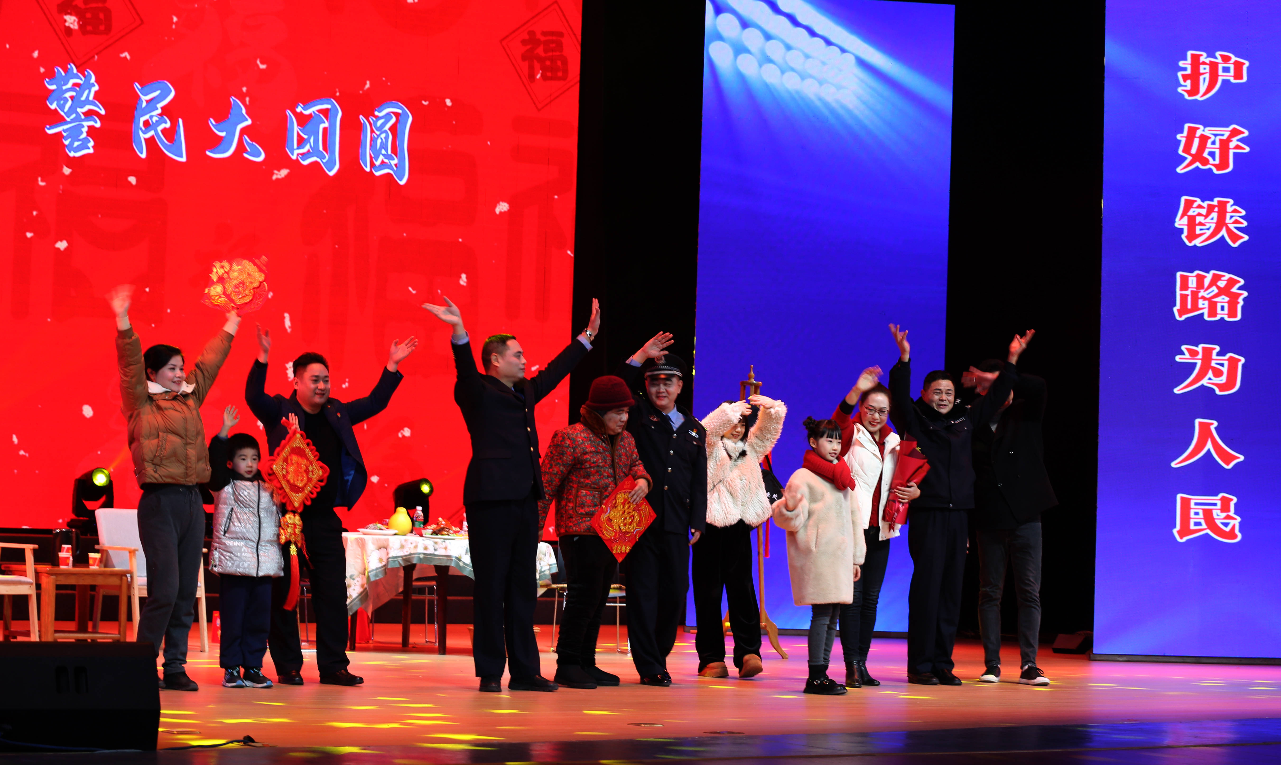 怀铁公安自办“春晚”喜迎警察节