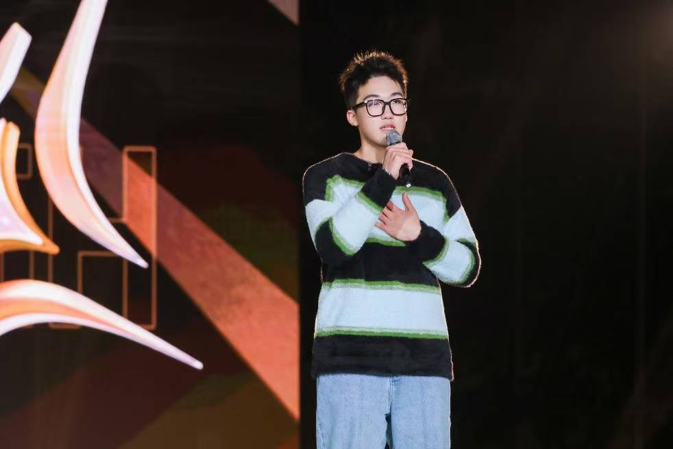 创意与情怀齐飞 夺金2025宿舍爆灯演讲赛火力全开新利体育网址(图1)