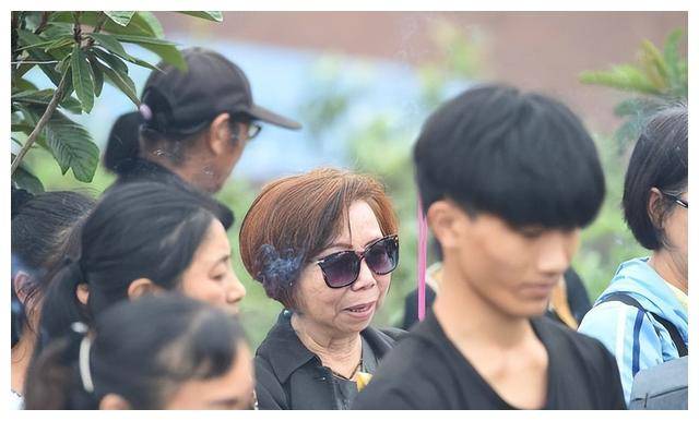 OB电竞平台台湾老军官40年孤身一人89年回大陆看女儿却只送了个破旧娃娃(图13)