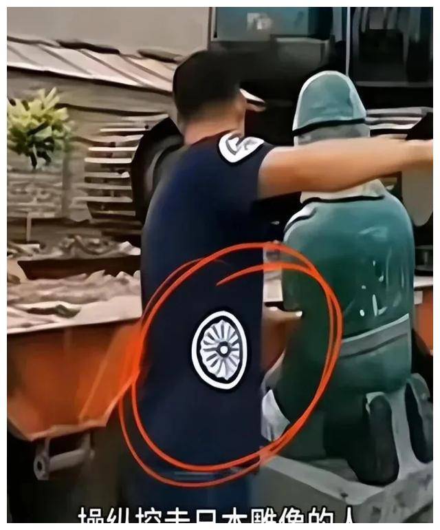 辽宁日本战犯跪像被人拉走监控下神秘人身上图案让人背后一凉(图3)
