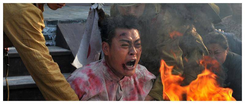 “人人得而诛之”的大汉奸，建国后被封为大英雄？原因让我落泪