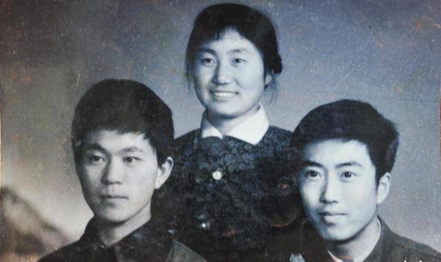 开yun体育网址大爷男扮女装挣下百万家产却沉迷于反串难以自拔后来过得如何(图1)