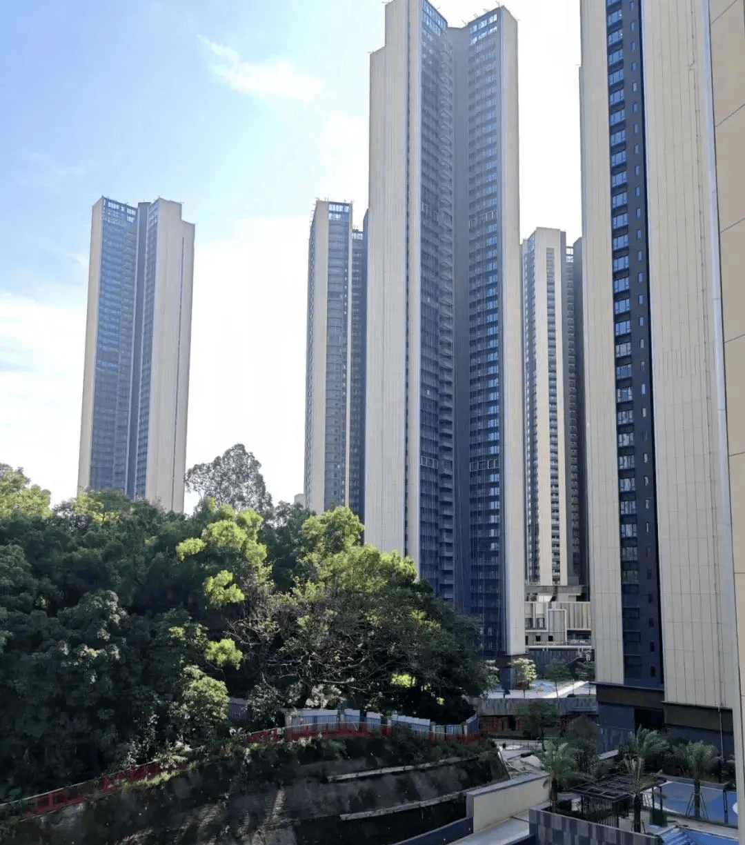 刷新地板价龙华┃惊喜骨折清盘总价355万起87㎡三房现楼必赢app(图1)