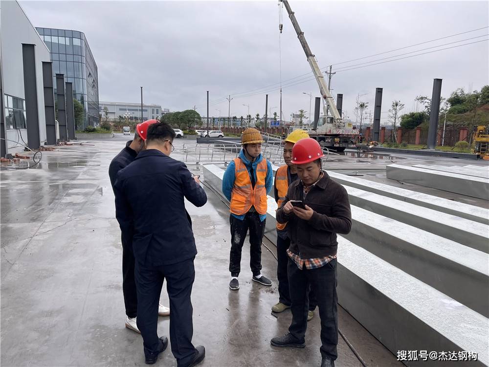 水电站隧道金属拱形屋顶吊装技术与岭区工地实践探讨
