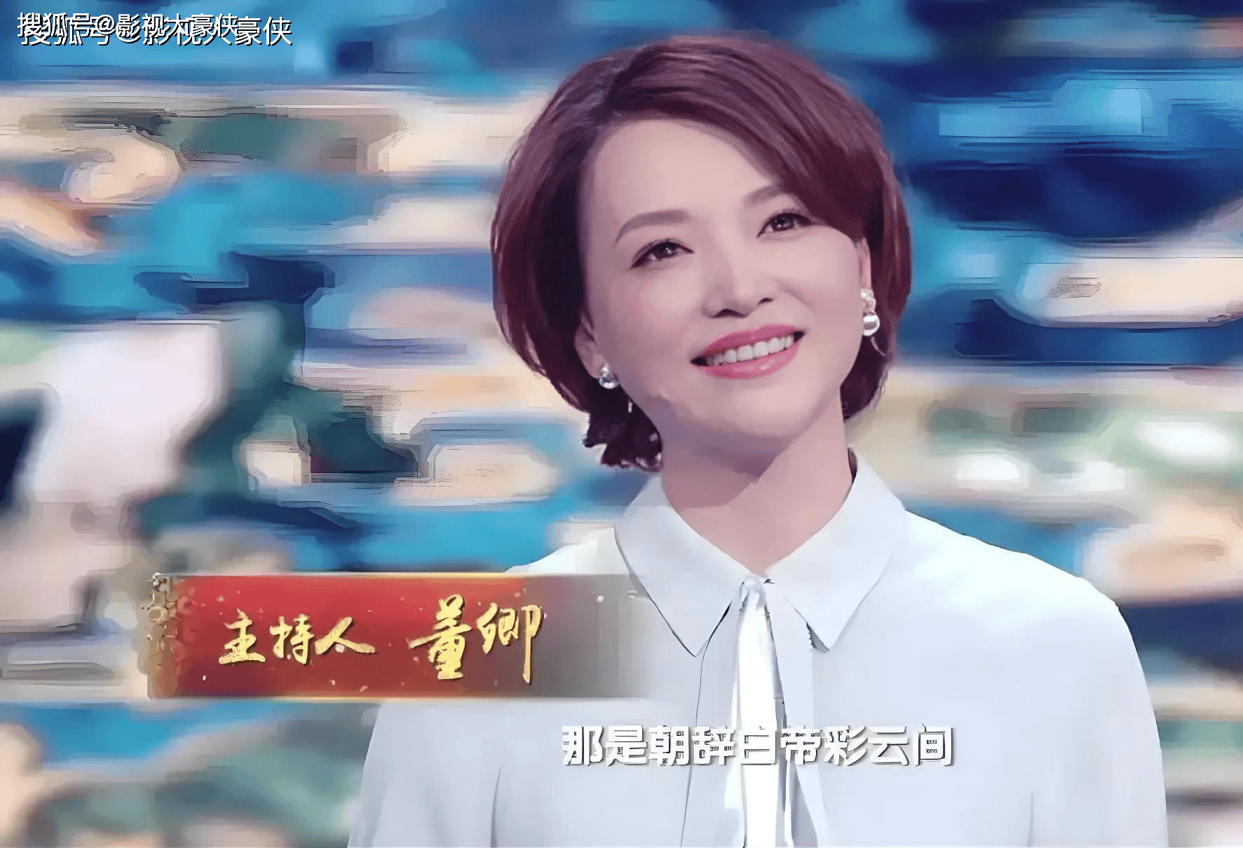 51岁董卿带孩子五一游苏州！素颜出镜气质很好，央视风范不减当年