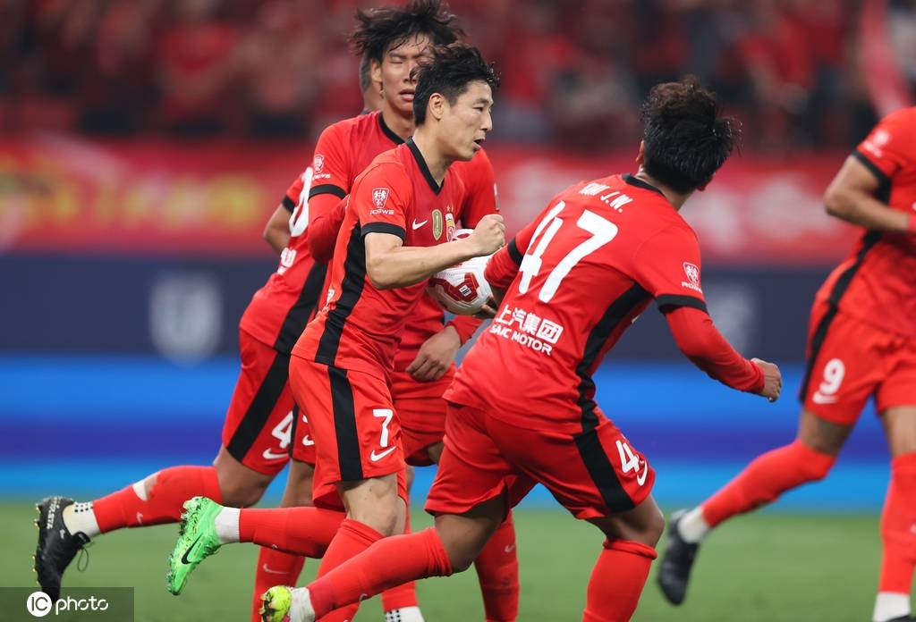 中超-武磊点射赛季首球陈威屡救险 海港1-1战平泰山