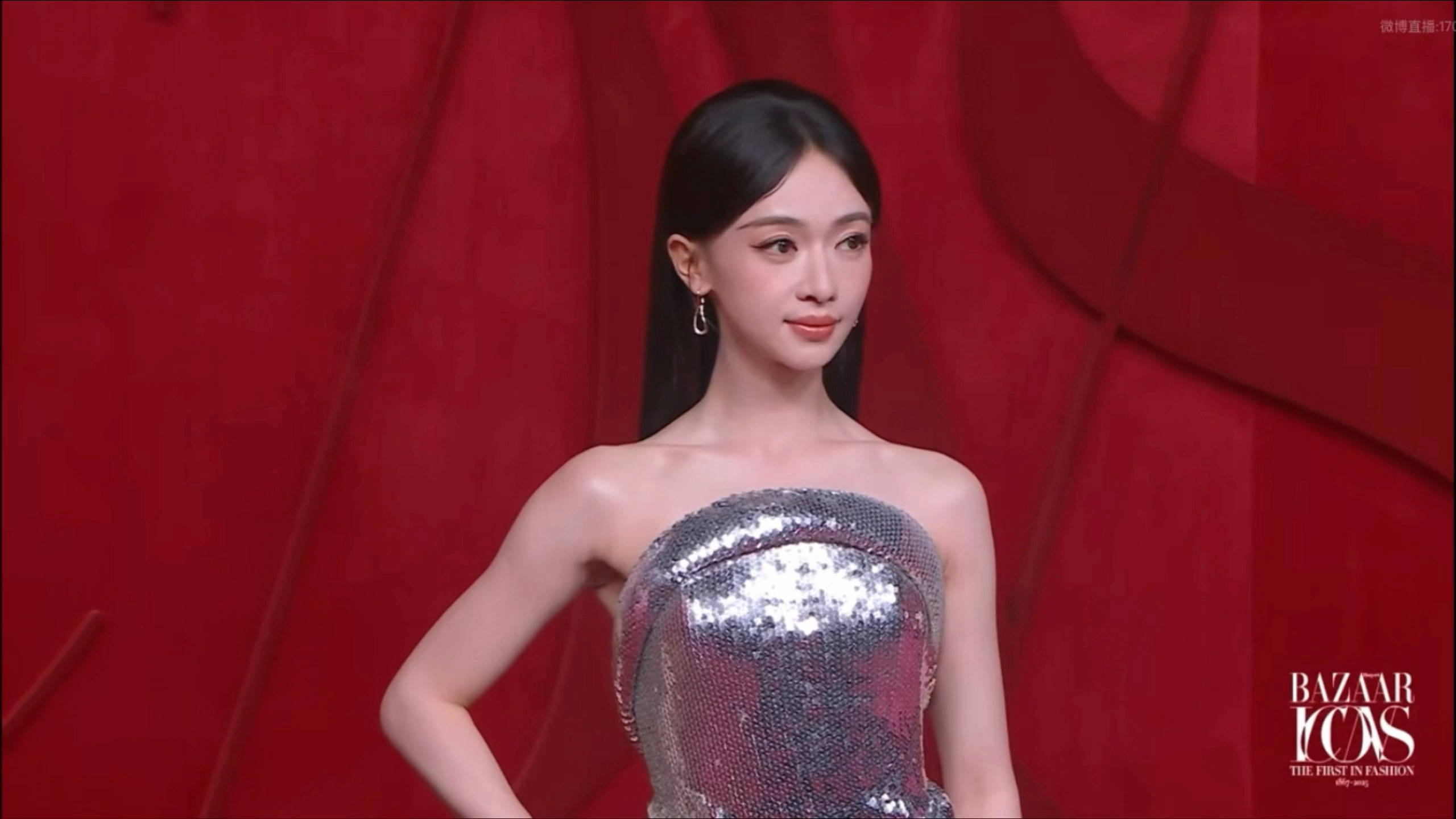 考古 | 吴谨言产后美艳性感！搭档小鲜肉出演古代版扫黑，老公因油腻被刘涛嫌弃