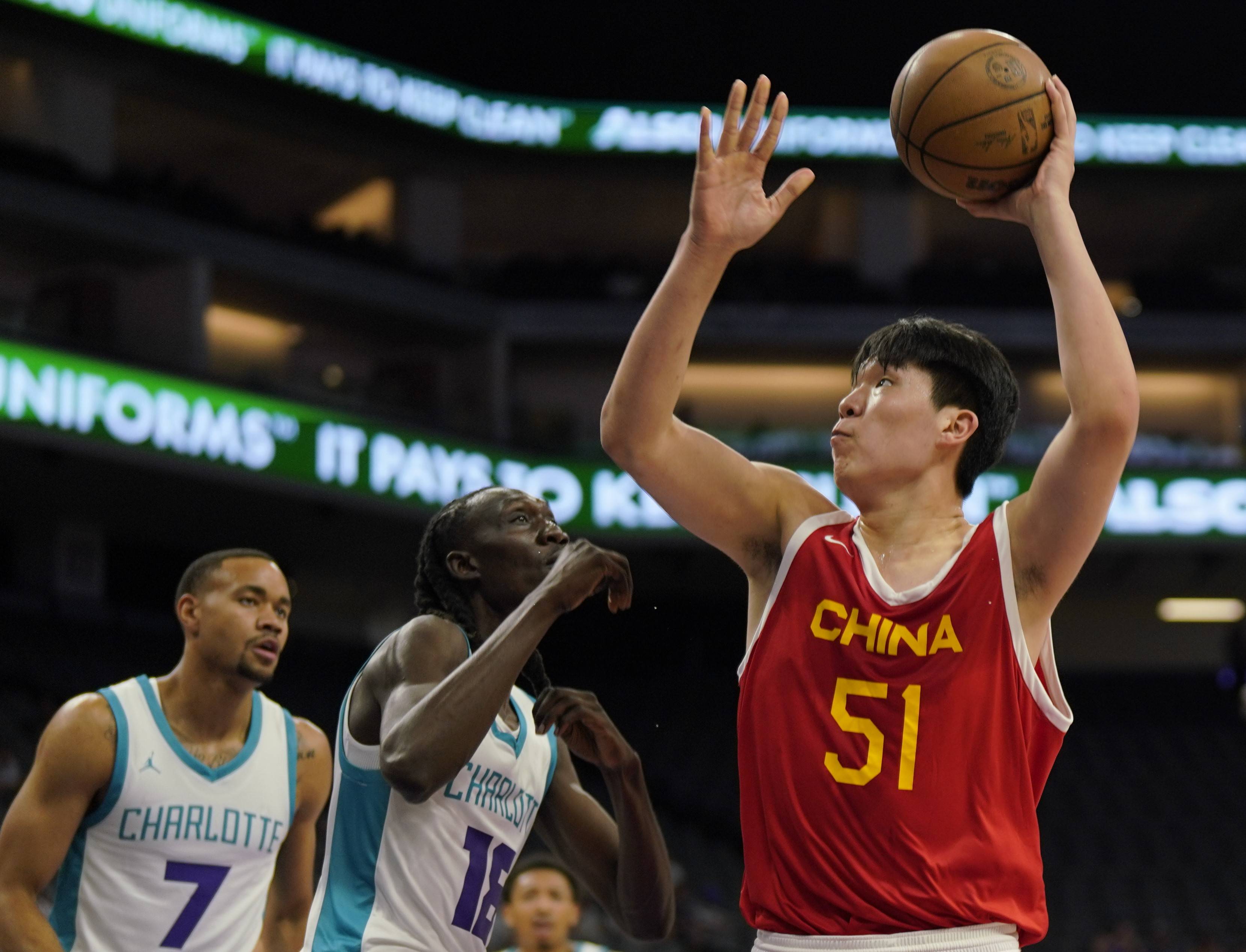 记者：杨瀚森全力冲击NBA 会缺席国家队前期集训