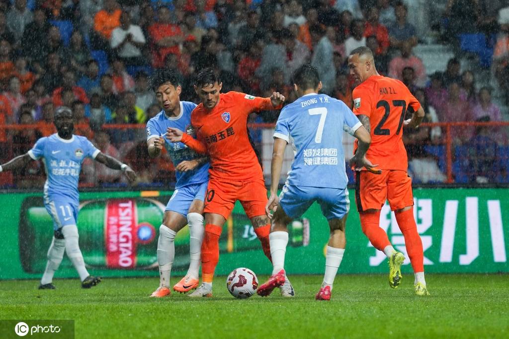 中超-何超乌龙送礼恩里克中点 玉昆2-1逆转河南