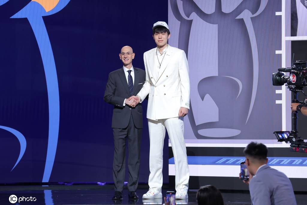 杨瀚森为何超预期被选中？开拓者内线扎堆是压力也是动力