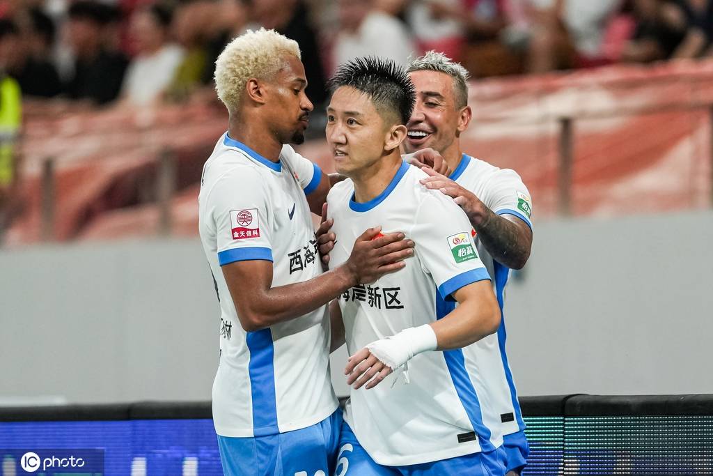 中超-莱昂纳多破门高迪替补建功救主 海港2-2西海岸