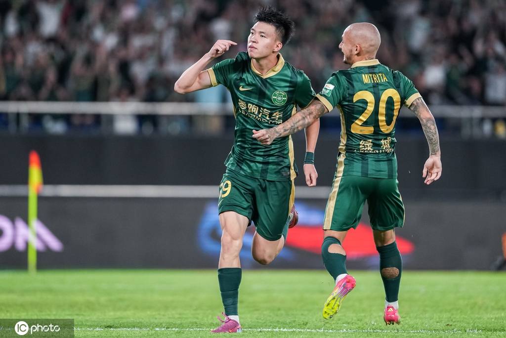 4轮首胜！中超-王钰栋传射 国安连扳3球4-3逆转十人浙江