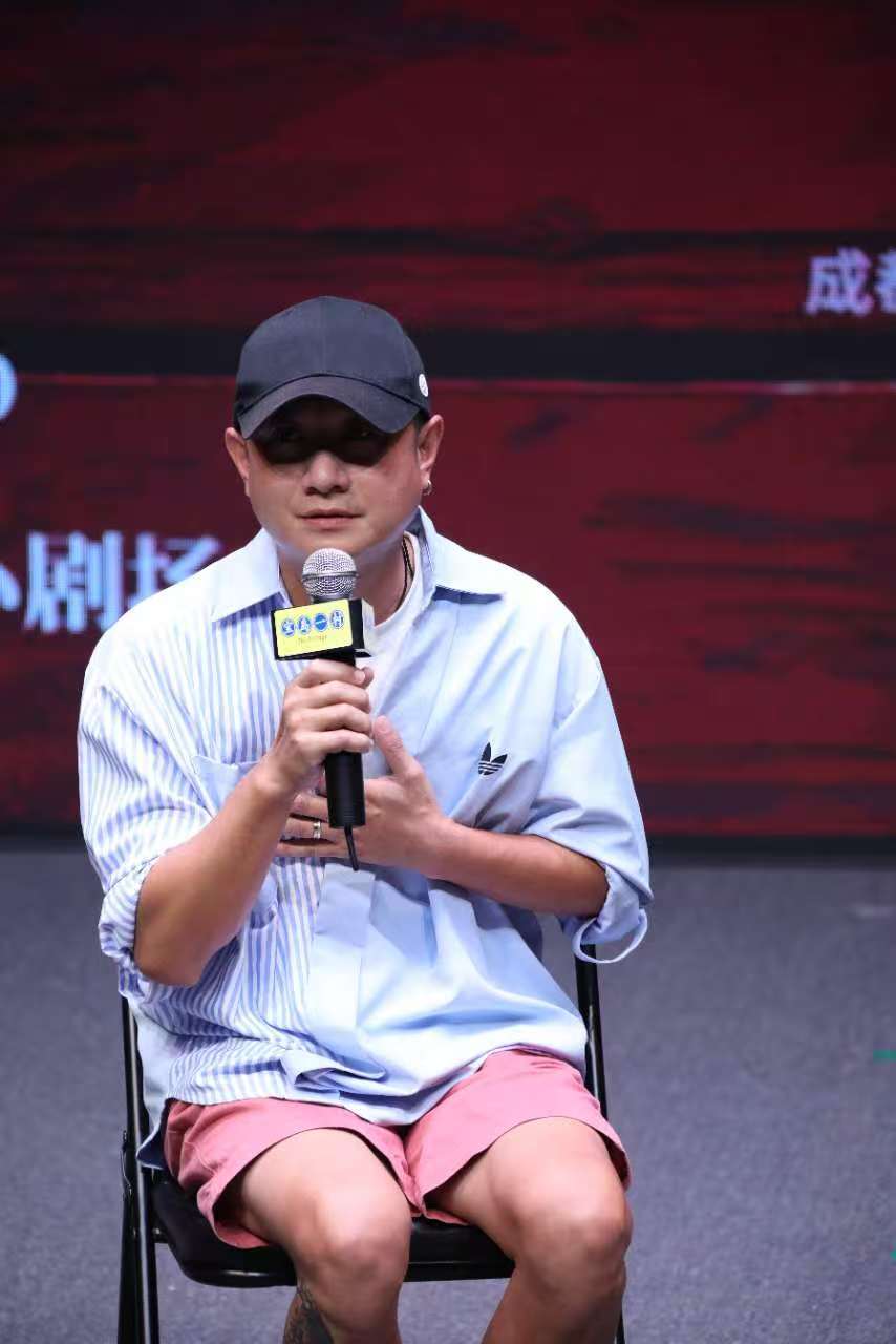 演员文章被曝新恋情后现身 在京宣传话剧《宝岛一村》