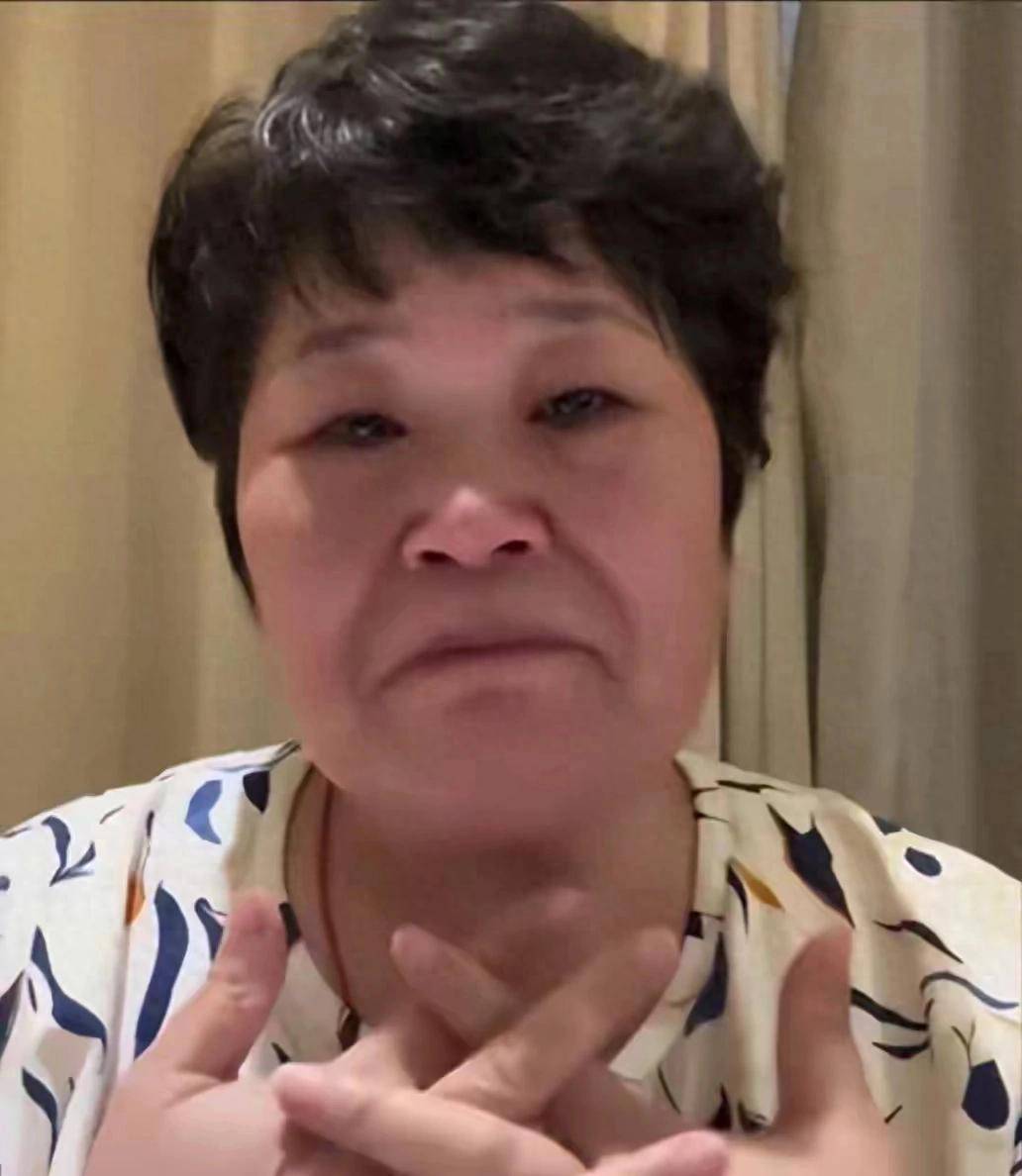 房主任编过世婆婆段子，是谁在把表演当真实