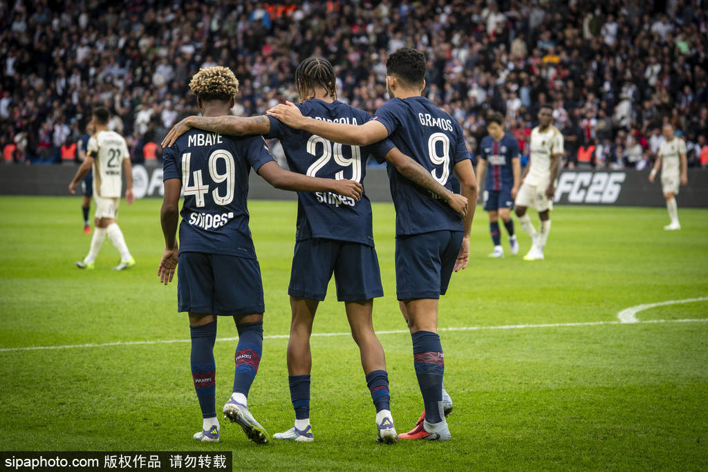 法甲-三将受伤巴尔科拉独中两元 巴黎2-0朗斯夺四连胜