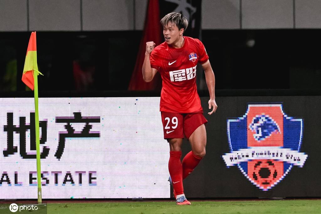 脱离降级区！中超-茹子楠世界波制胜 梅州1-0胜10人海牛