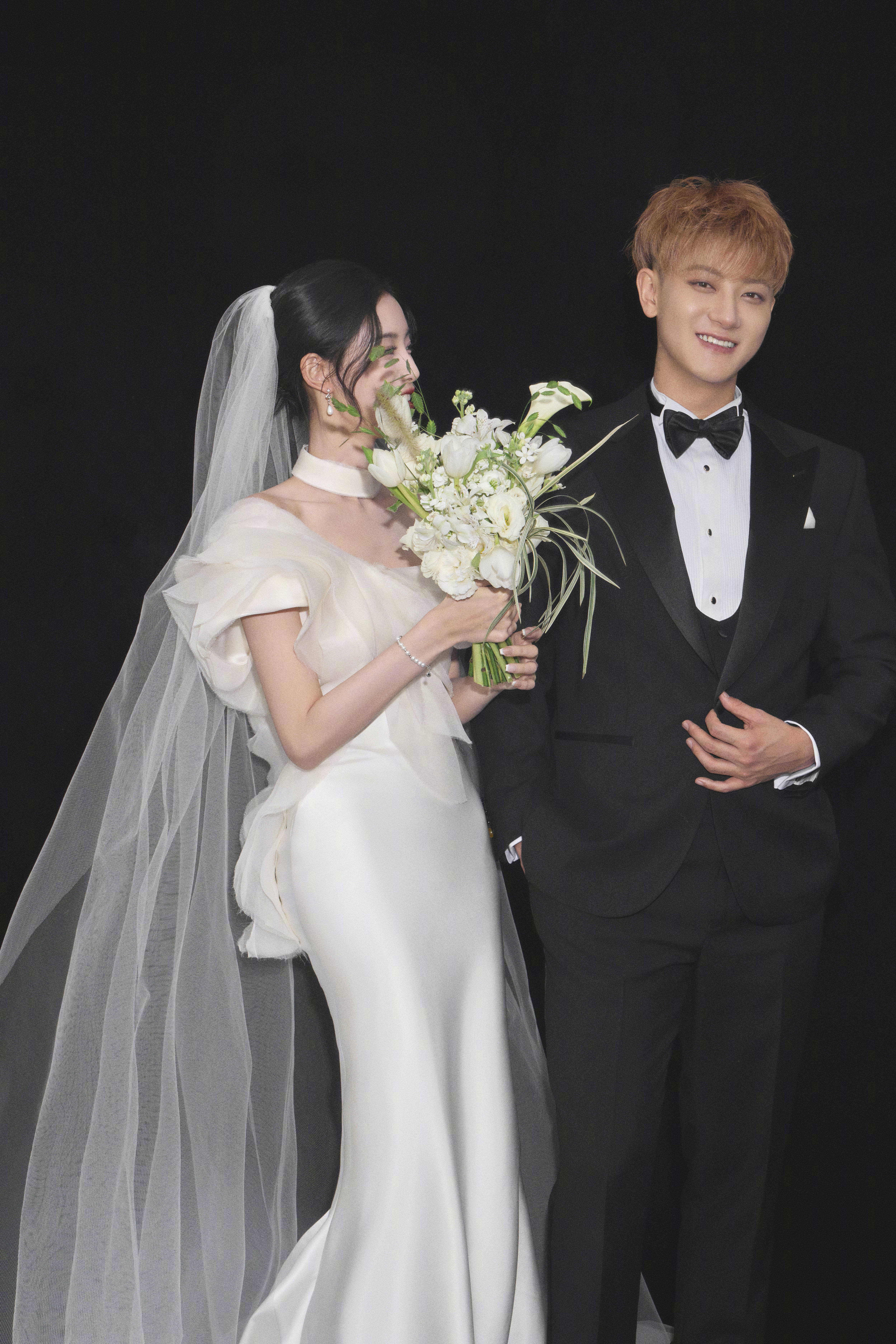黄子韬徐艺洋婚纱照曝光，男方三套礼服均来自MR.DANDY特别定制