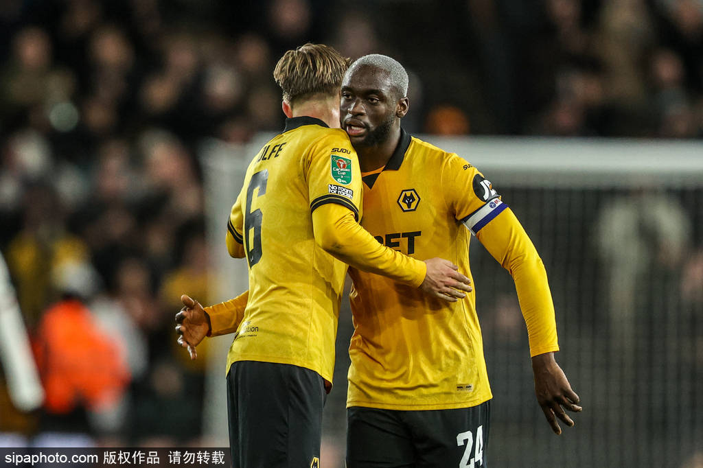 进球大战!联赛杯-吉滕斯造3球德拉普染红 切尔西4-3狼队晋级